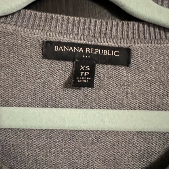 Banana Republic wool sweater XS ruffle sleeves - Picture 3 of 3